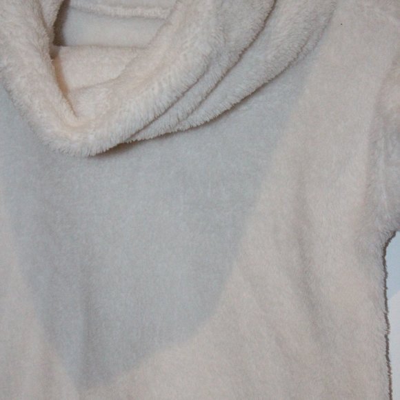 3/$20 🏷 Old Navy Fuzzy Cowl Neck Sweater Size 18-24m - Picture 3 of 3